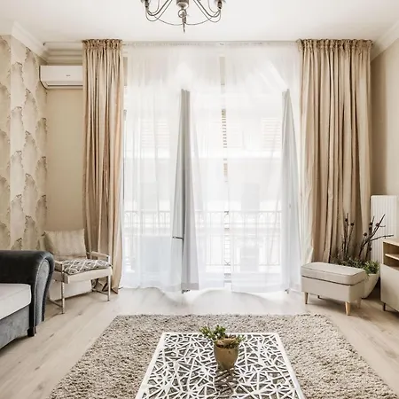 De Luxe 1-bedroom, 2-bathroom In The Center *