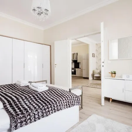 De Luxe 1-bedroom, 2-bathroom In The Center * Budapest