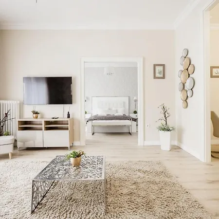 De Luxe 1-bedroom, 2-bathroom In The Center Apartment Budapest