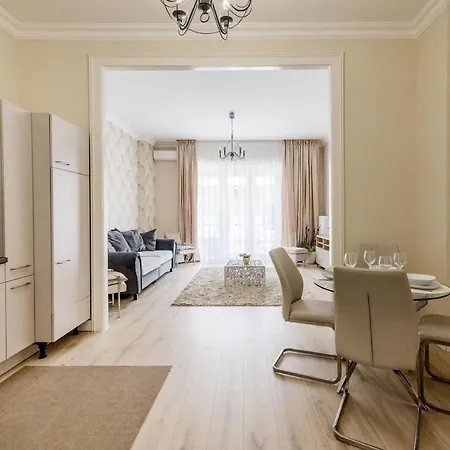 Apartment De Luxe 1-bedroom, 2-bathroom In The Center