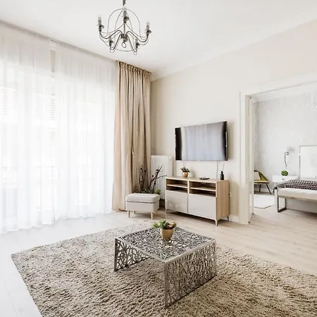De Luxe 1-bedroom, 2-bathroom In The Center بودابست