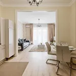 Apartment De Luxe 1-bedroom, 2-bathroom In The Center