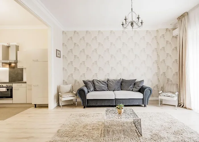 De Luxe 1-bedroom, 2-bathroom In The Center