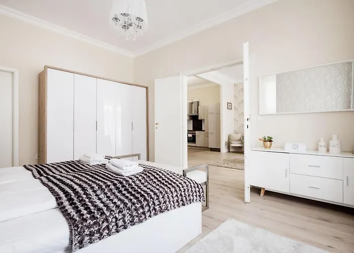 De Luxe 1-bedroom, 2-bathroom In The Center * Budapest